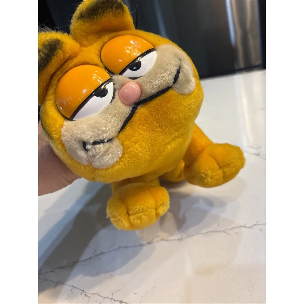 1981 Dakin Garfield Plush Cat Stuffed Animal Hard Plastic Sleepy Eyes